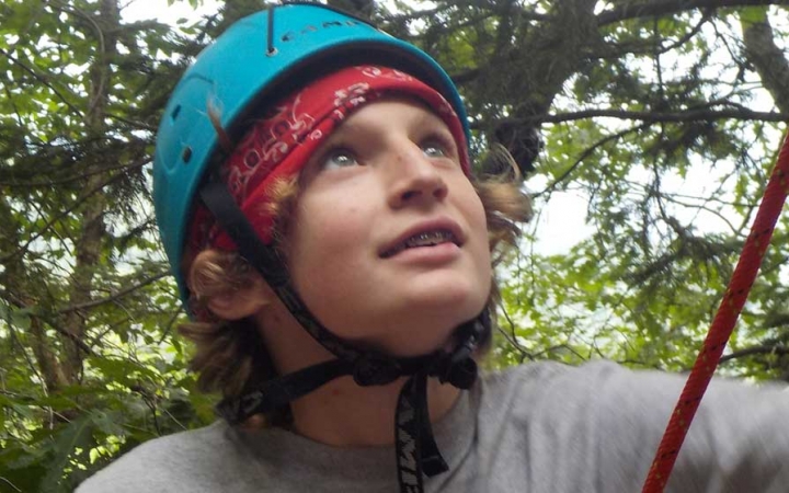 teenager rock climbing course